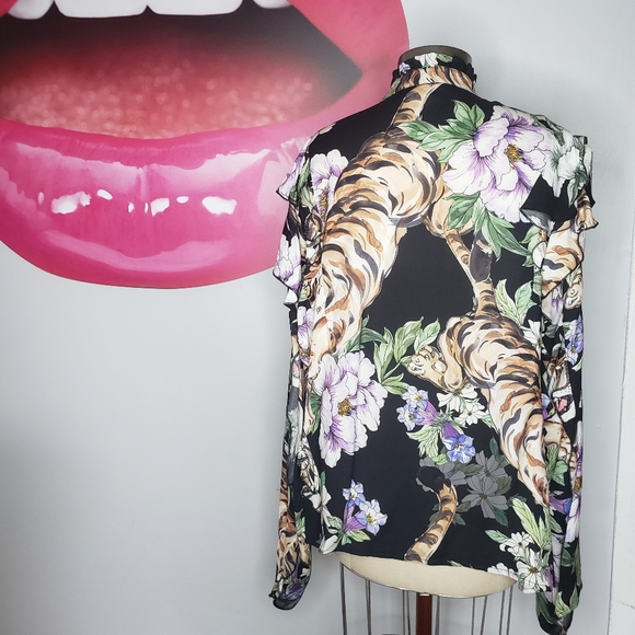 Blouse with ruffles - Picture 4 of 5